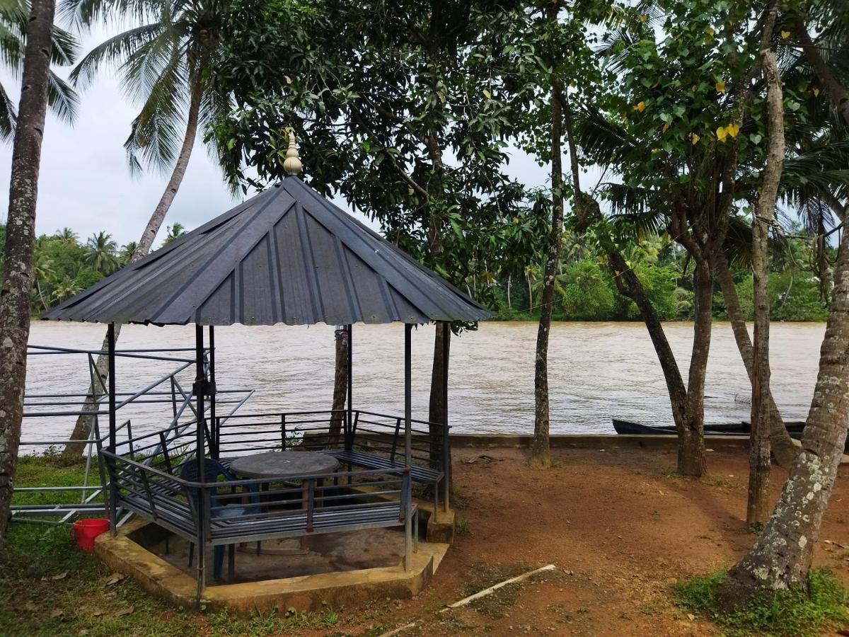 Munroe Lagoons Kollam Extérieur photo